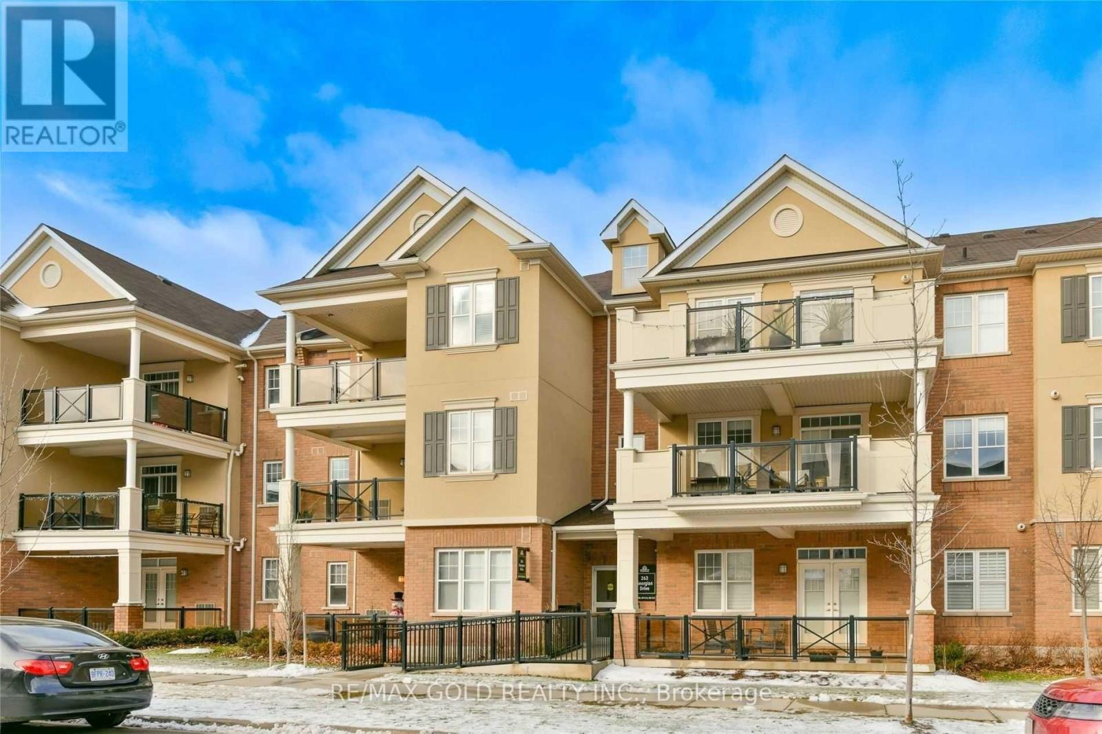 212 - 263 Georgian Drive, Oakville, Ontario  L6H 0L2 - Photo 2 - W12525422