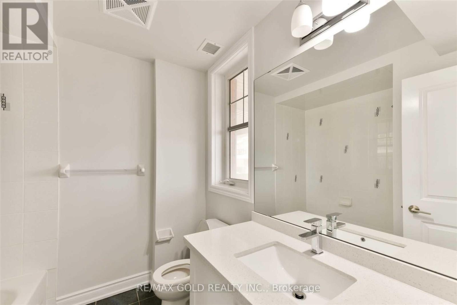 212 - 263 Georgian Drive, Oakville, Ontario  L6H 0L2 - Photo 29 - W12525422