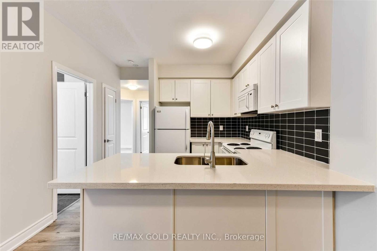 212 - 263 Georgian Drive, Oakville, Ontario  L6H 0L2 - Photo 7 - W12525422