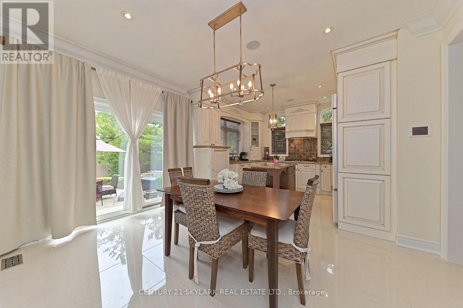 185 Don Minaker Drive, Brampton, Ontario L6P 2V1 - Photo 10 - W12525426