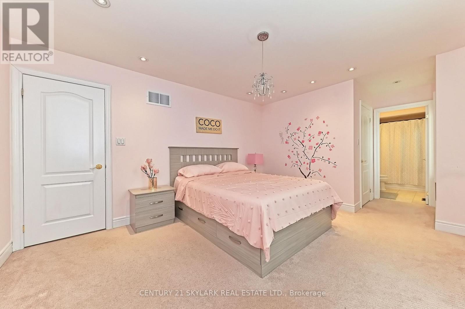 185 Don Minaker Drive, Brampton, Ontario L6P 2V1 - Photo 15 - W12525426