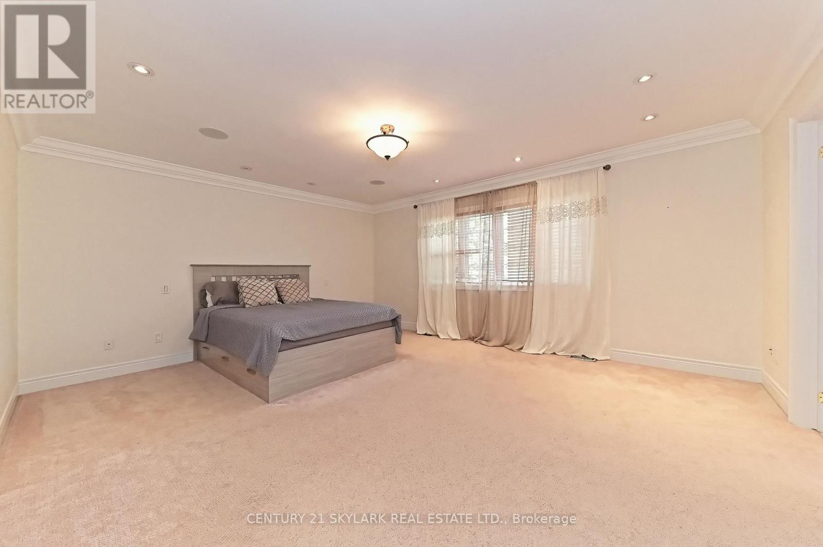 185 Don Minaker Drive, Brampton, Ontario L6P 2V1 - Photo 17 - W12525426