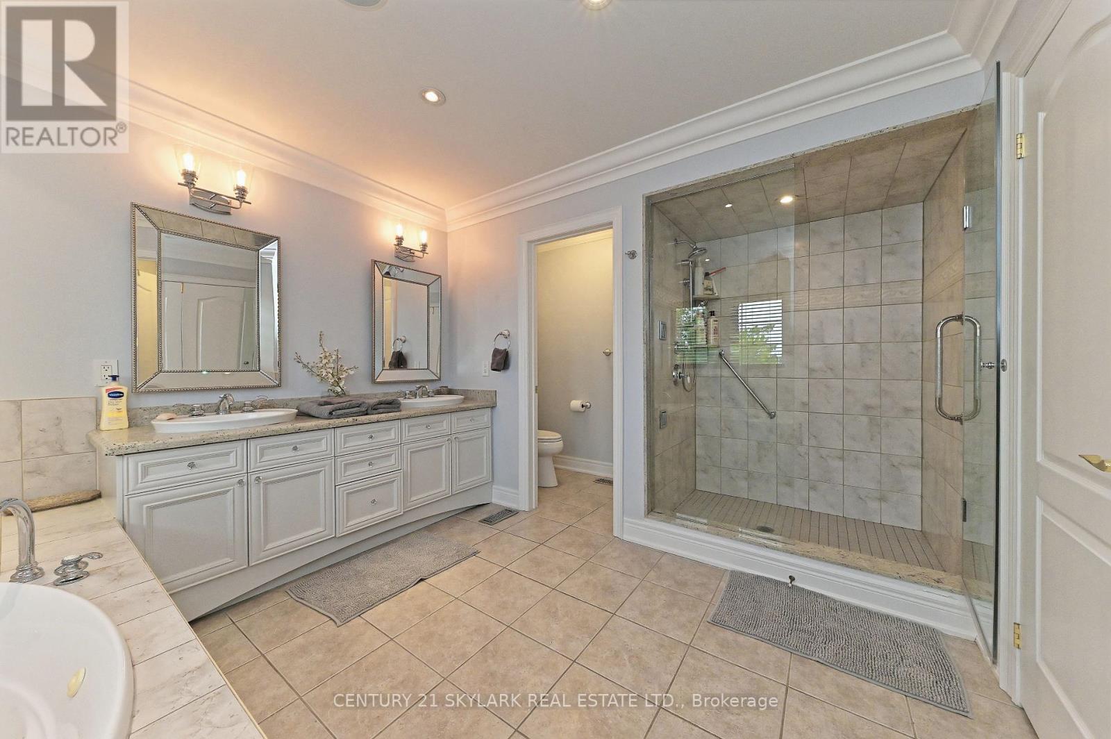 185 Don Minaker Drive, Brampton, Ontario L6P 2V1 - Photo 19 - W12525426