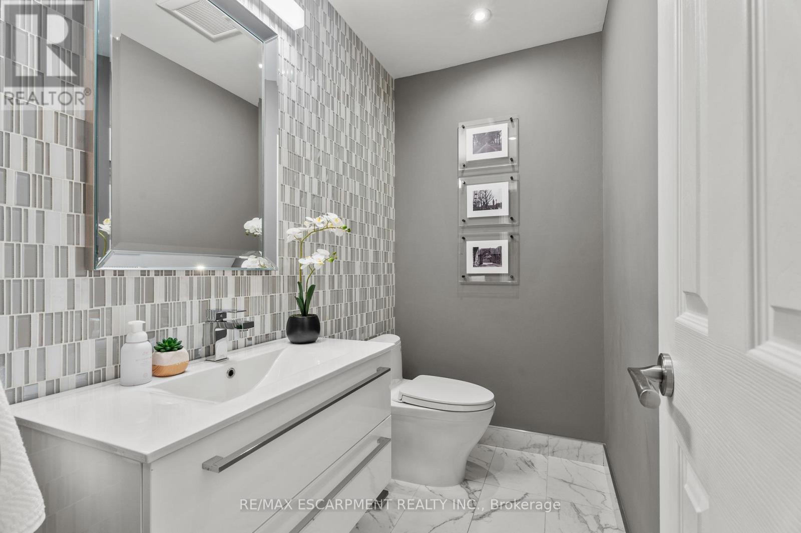 1759 Featherston Court, Mississauga, Ontario  L5L 3E2 - Photo 17 - W12525436