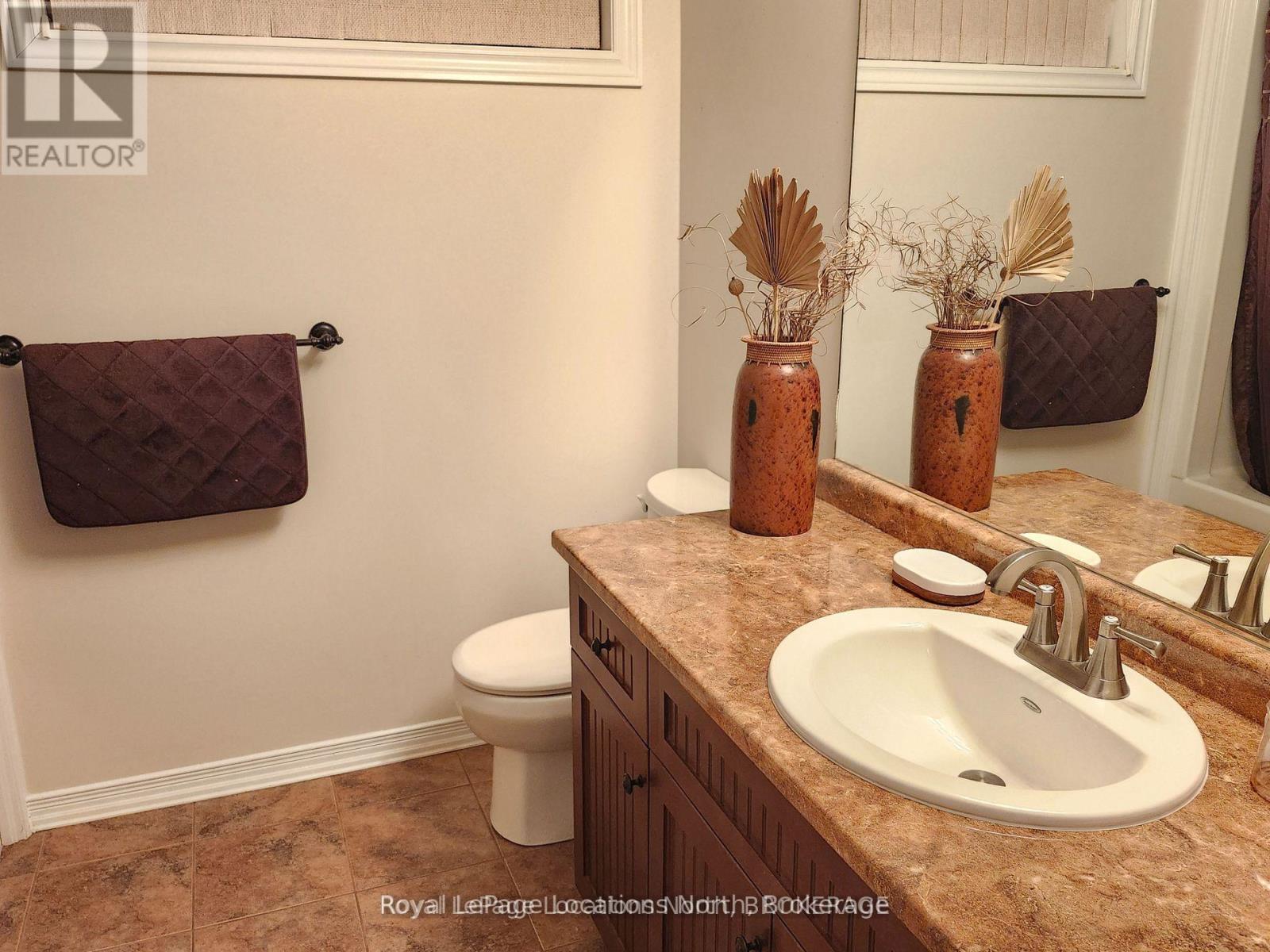 Entire Home - 27 Portland Street, Collingwood, Ontario L9Y 0W9 - Photo 18 - S12408765