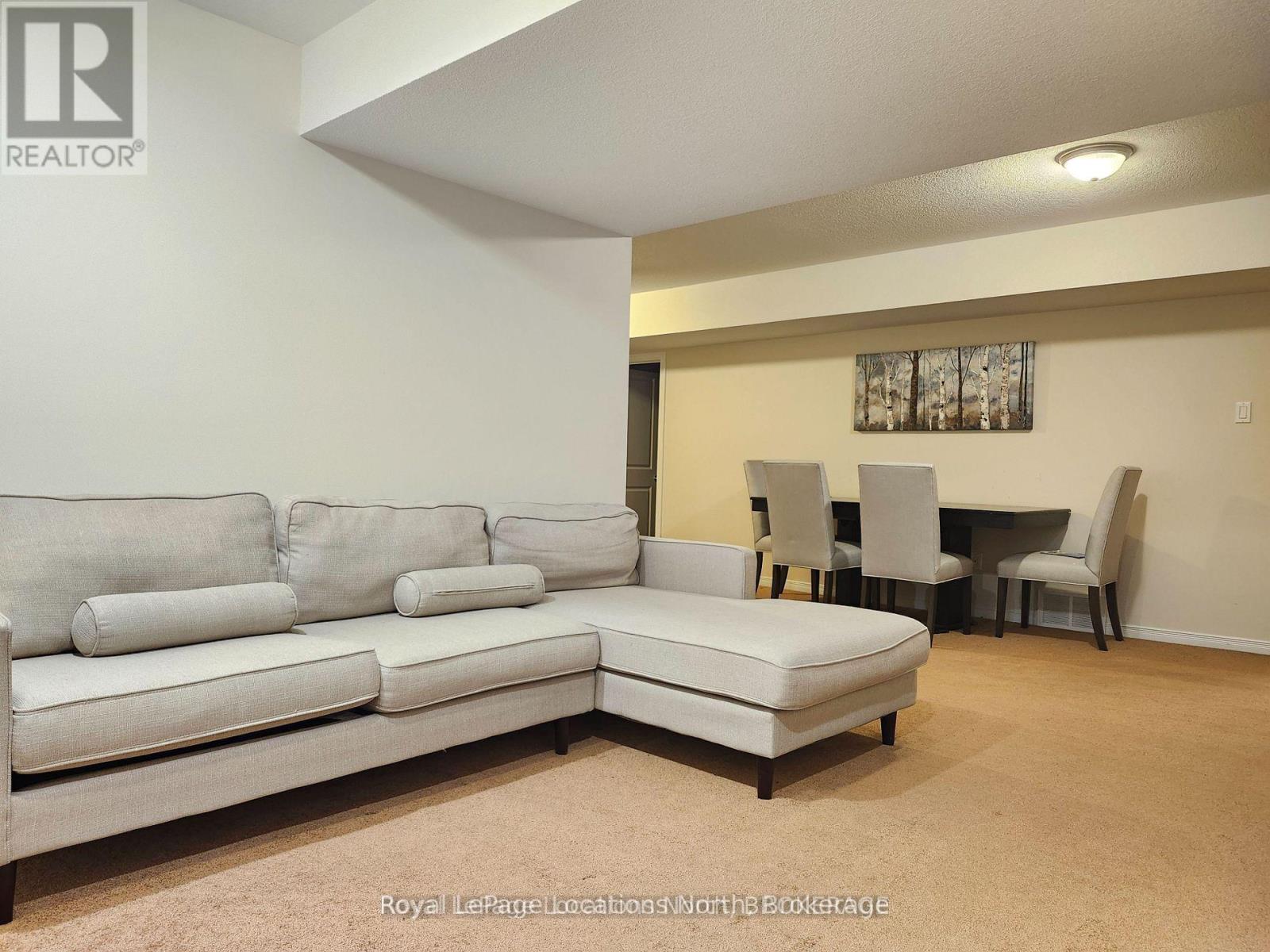 Entire Home - 27 Portland Street, Collingwood, Ontario L9Y 0W9 - Photo 23 - S12408765