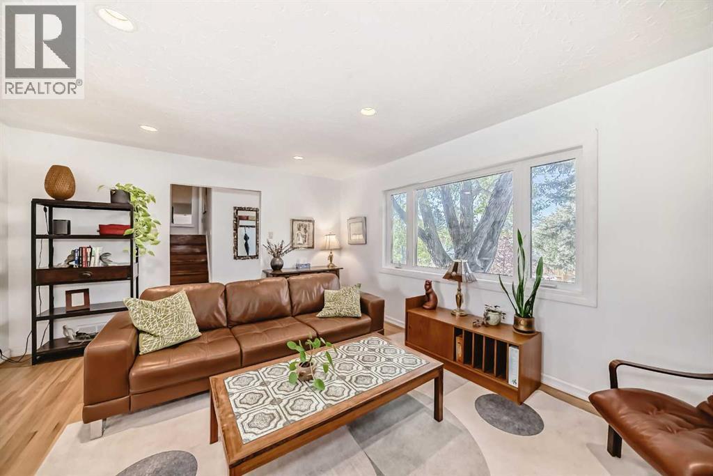 91 Chisholm Crescent Nw, Calgary, Alberta  T2L 0Y9 - Photo 4 - A2264884