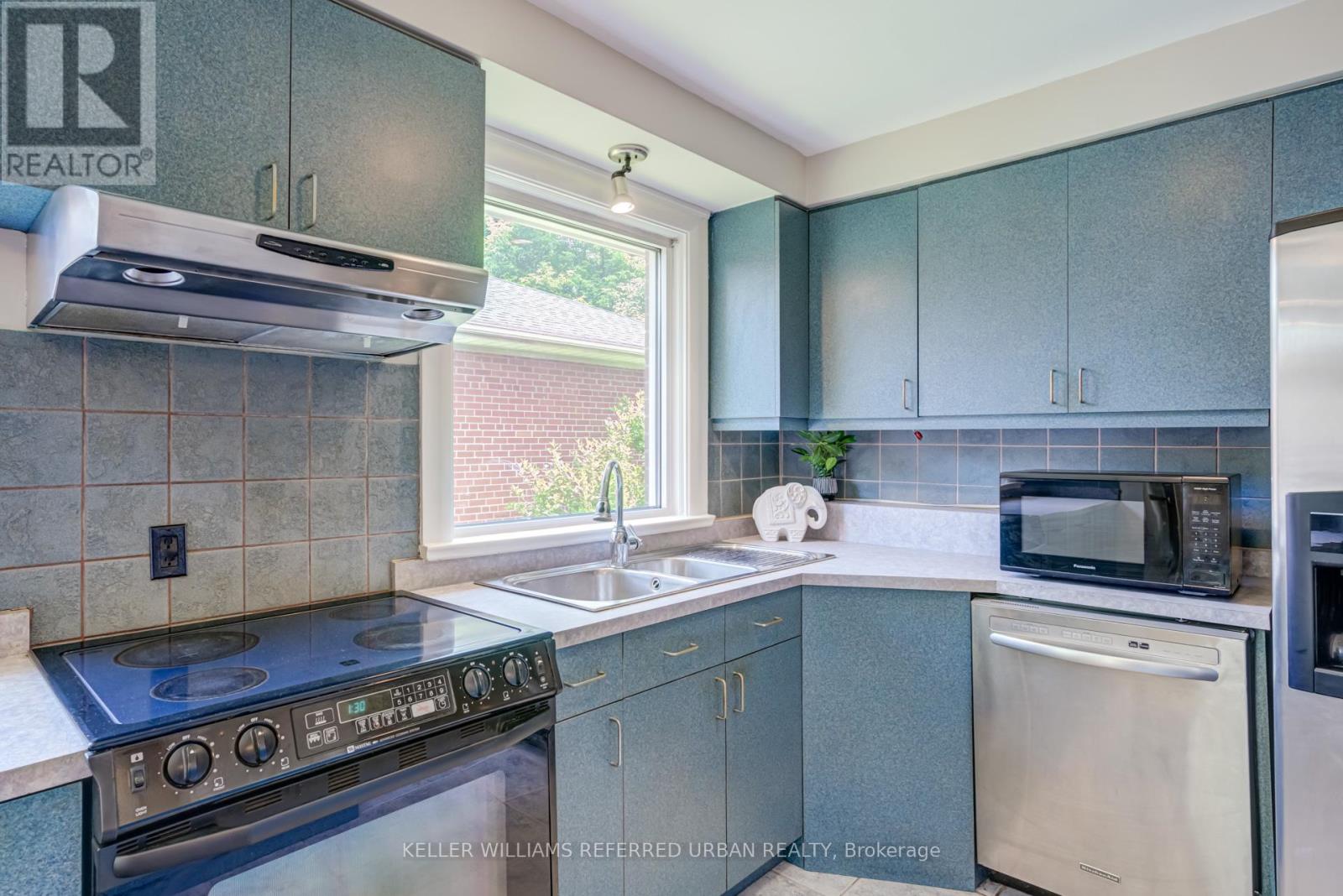 3991 Bloor Street W, Toronto, Ontario  M9B 1M2 - Photo 14 - W12388404