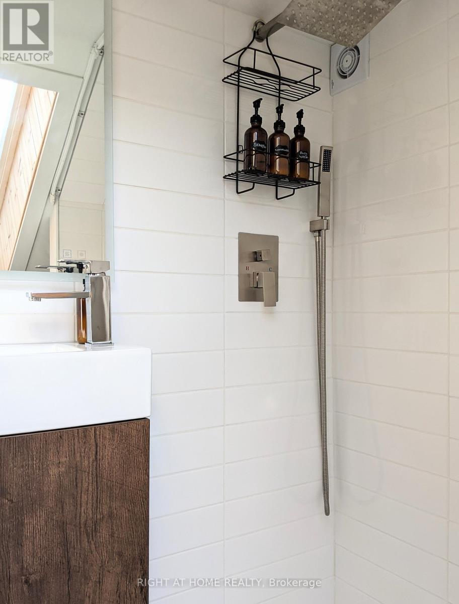 53 Sixteenth Street, Toronto, Ontario  M8V 3J7 - Photo 15 - W12391759