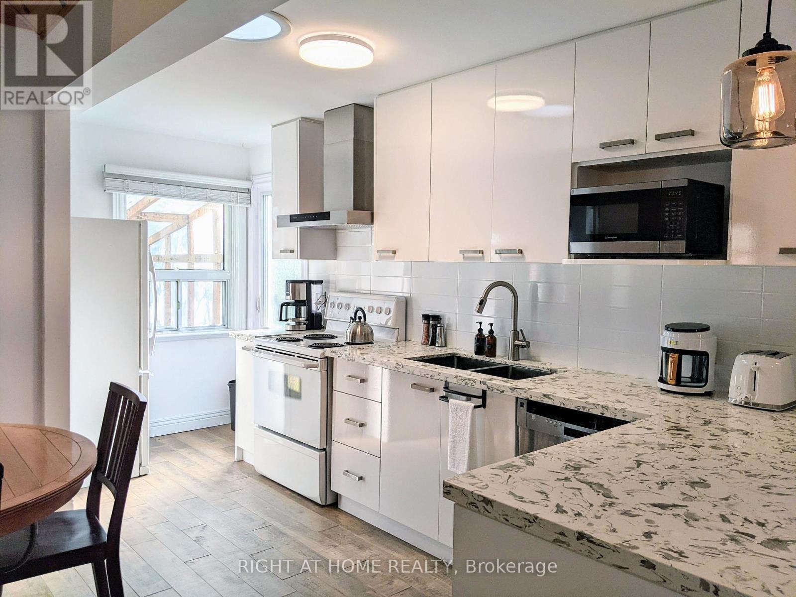 53 Sixteenth Street, Toronto, Ontario  M8V 3J7 - Photo 7 - W12391759