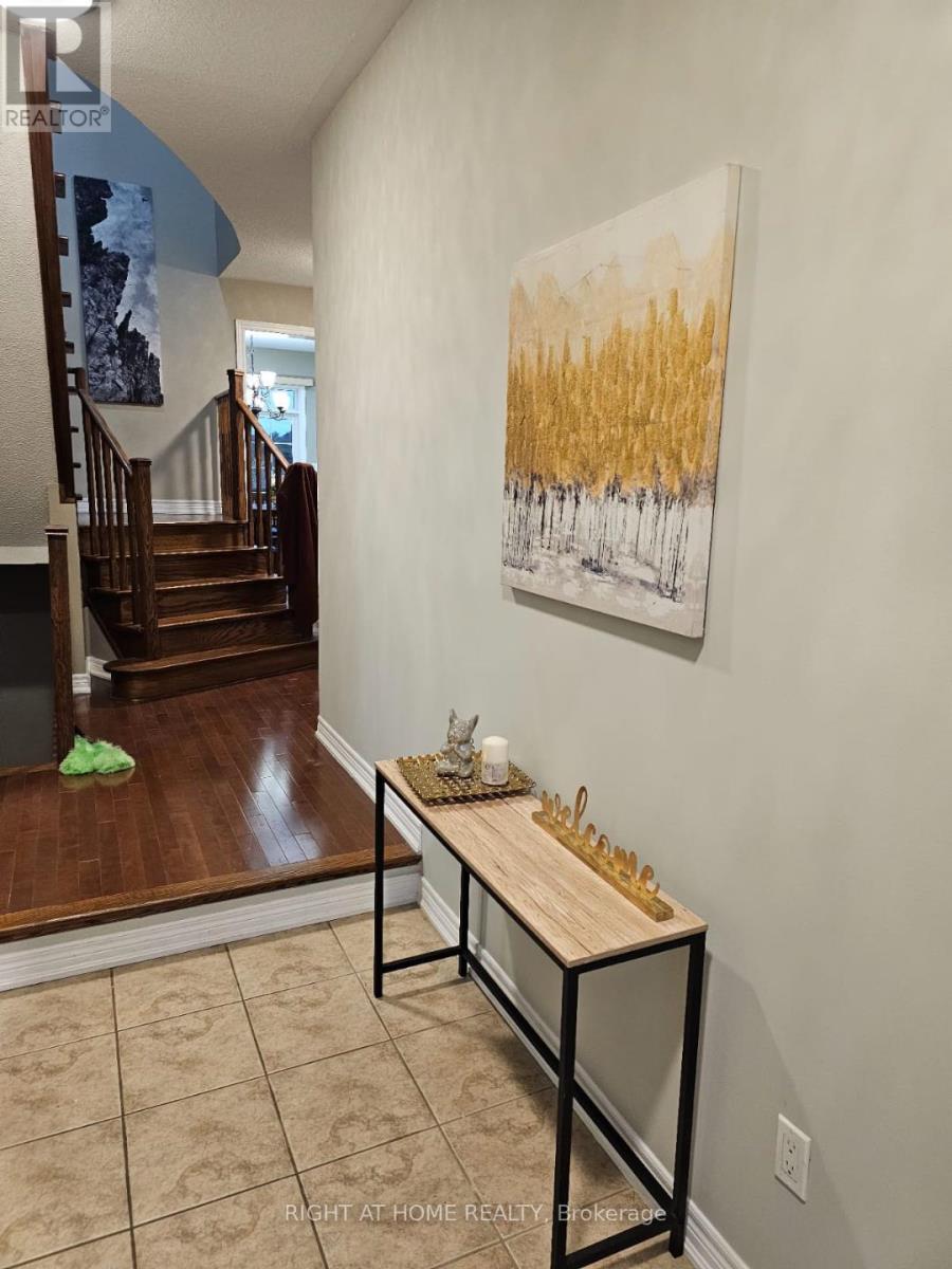 44 Moldovan Drive, Brampton, Ontario L6R 0E4 - Photo 4 - W12466719