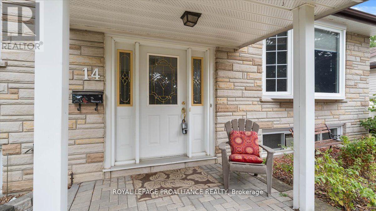 14 Connolly Avenue, Quinte West, Ontario  K8V 5T4 - Photo 2 - X12525380