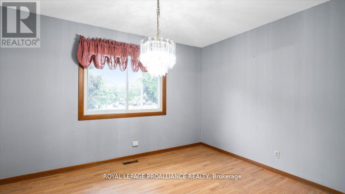 14 Connolly Avenue, Quinte West, Ontario  K8V 5T4 - Photo 13 - X12525380