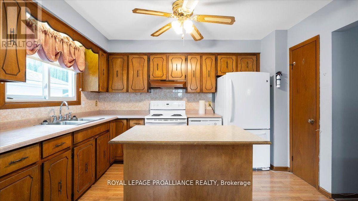 14 Connolly Avenue, Quinte West, Ontario  K8V 5T4 - Photo 8 - X12525380