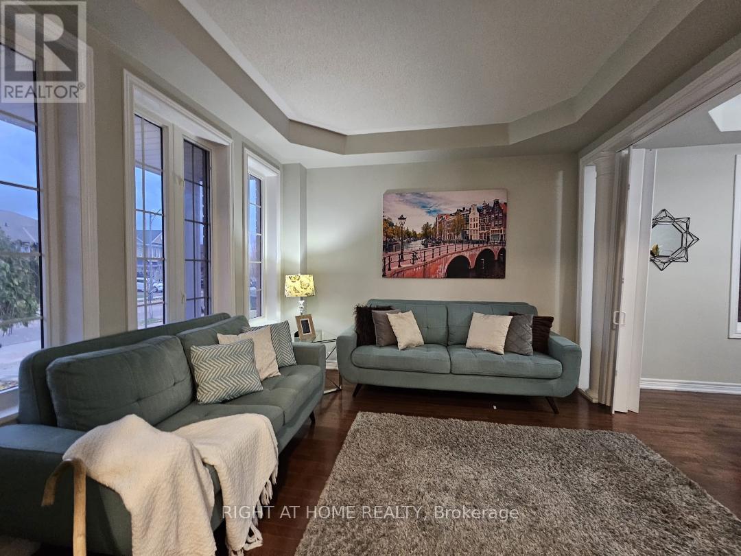 44 Moldovan Drive, Brampton, Ontario L6R 0E4 - Photo 5 - W12466719