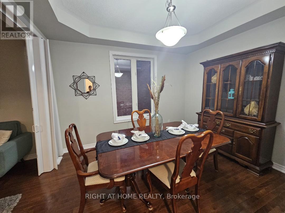 44 Moldovan Drive, Brampton, Ontario L6R 0E4 - Photo 7 - W12466719