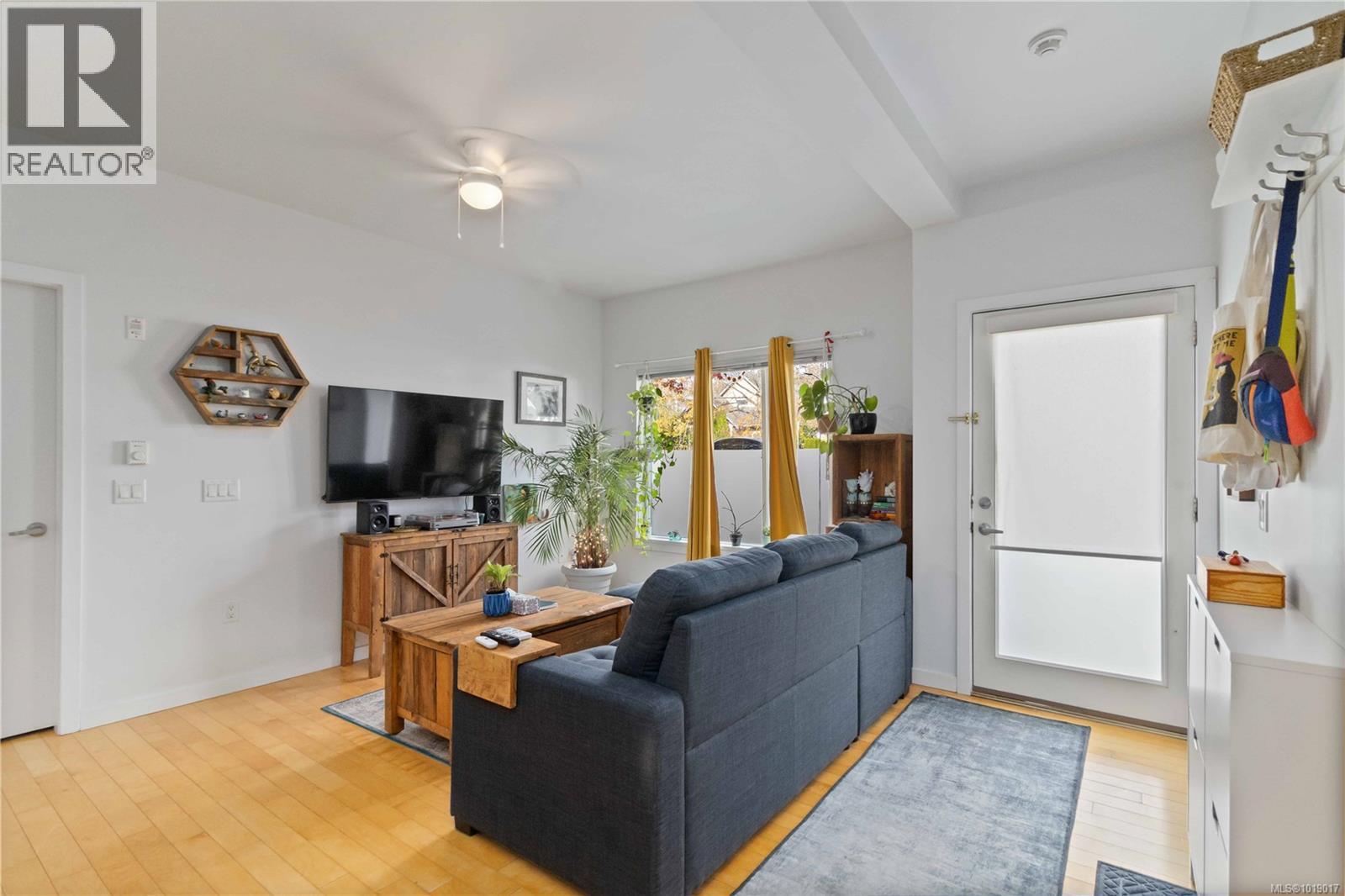 105 4050 Douglas St, Saanich, British Columbia  V8X 0A5 - Photo 6 - 1019017