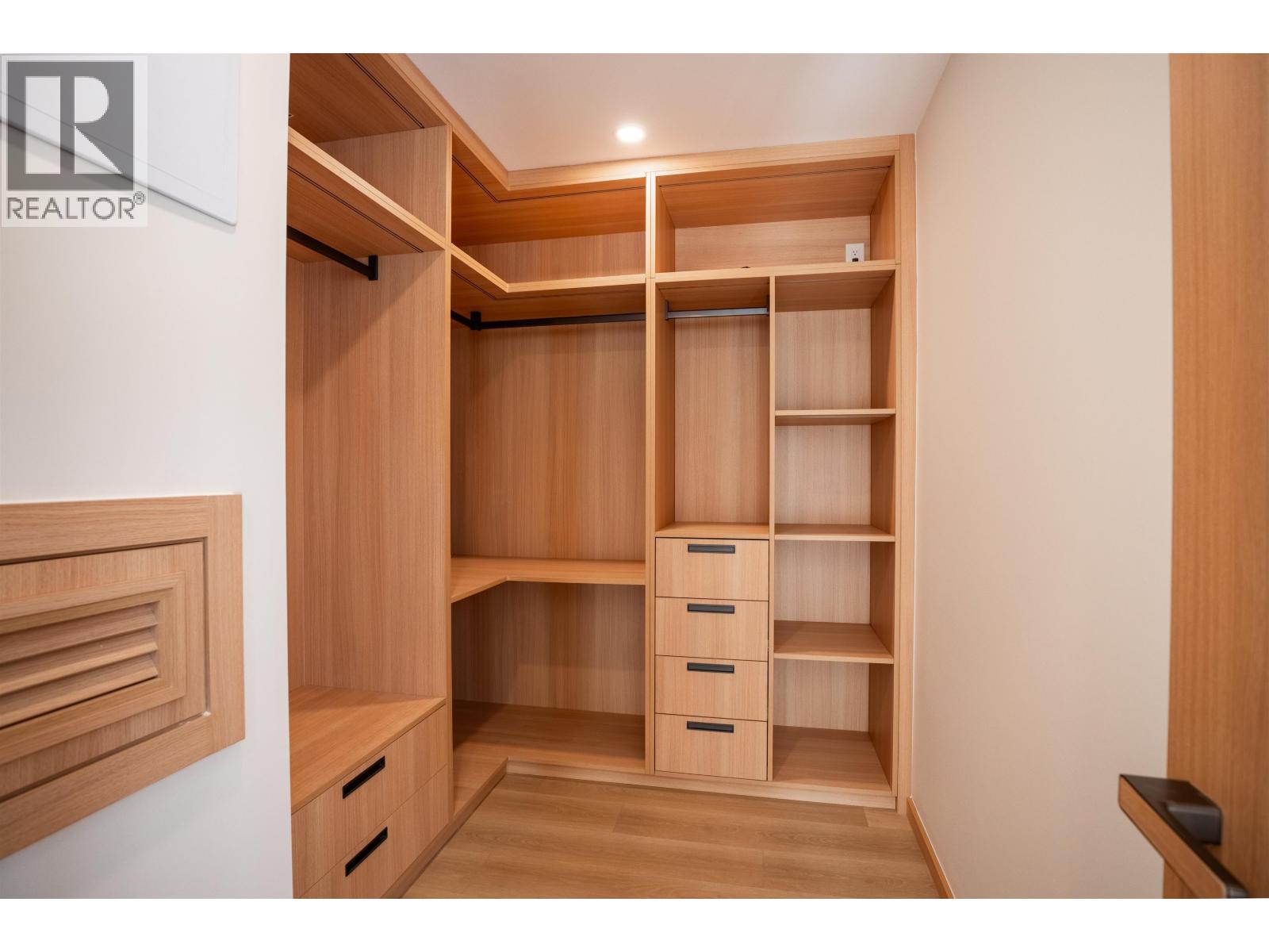 7 N Howard Avenue, Burnaby, British Columbia V5B 1J6 - Photo 8 - R3065926