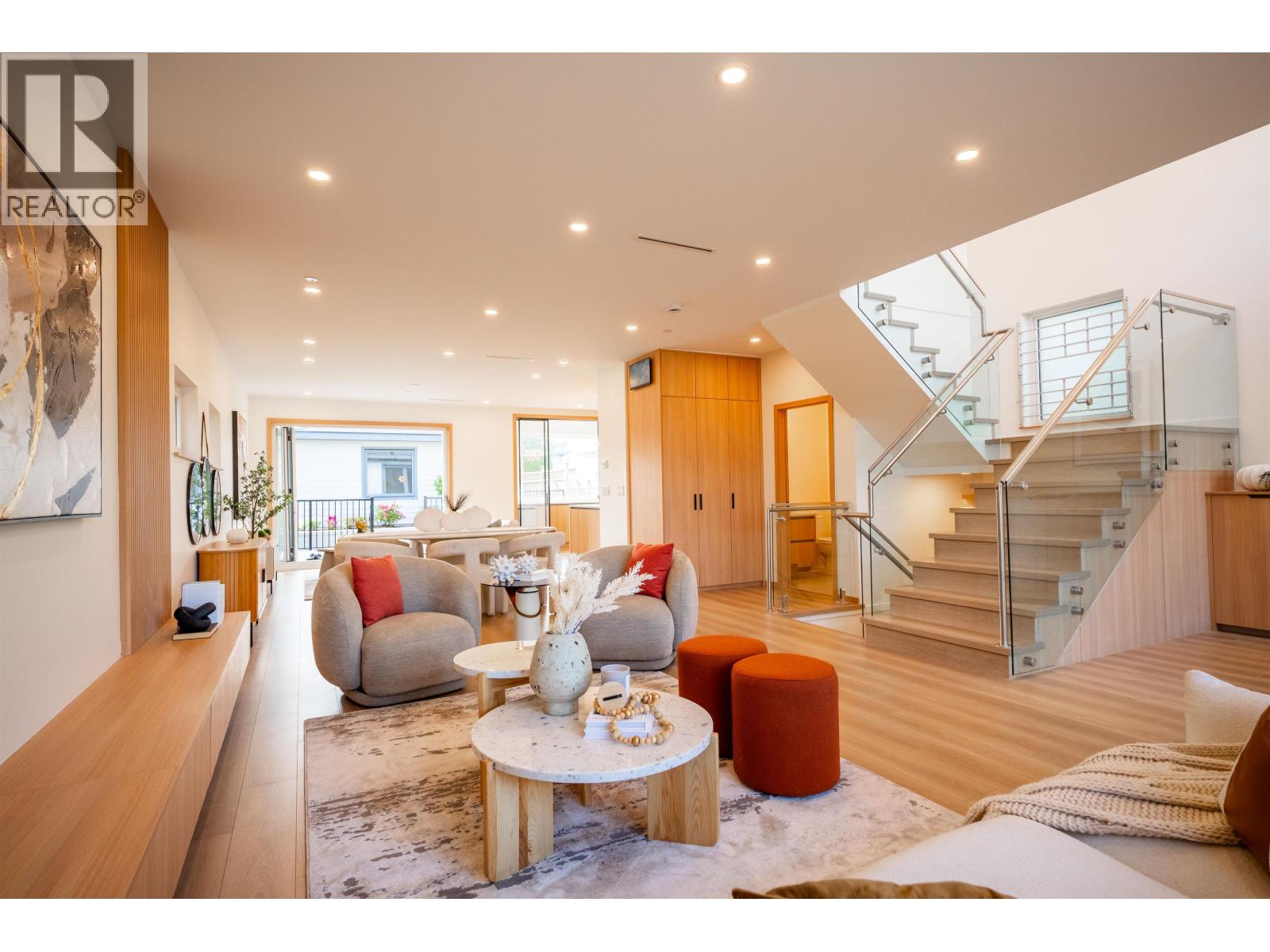 7 N Howard Avenue, Burnaby, British Columbia V5B 1J6 - Photo 3 - R3065926