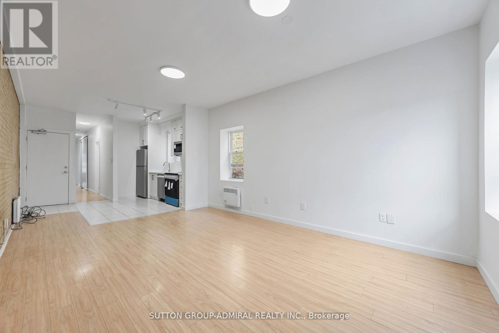 2 - 1969 Queen Street E, Toronto, Ontario  M4L 1H9 - Photo 3 - E12525534