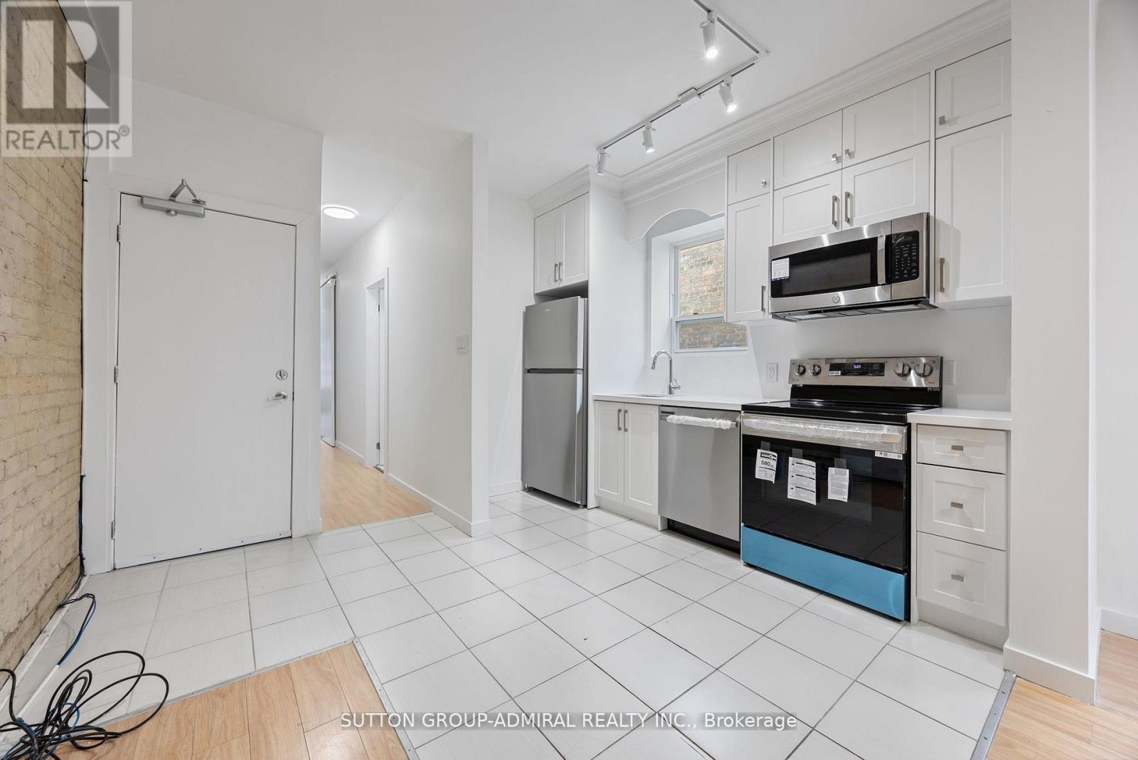 2 - 1969 Queen Street E, Toronto, Ontario  M4L 1H9 - Photo 6 - E12525534