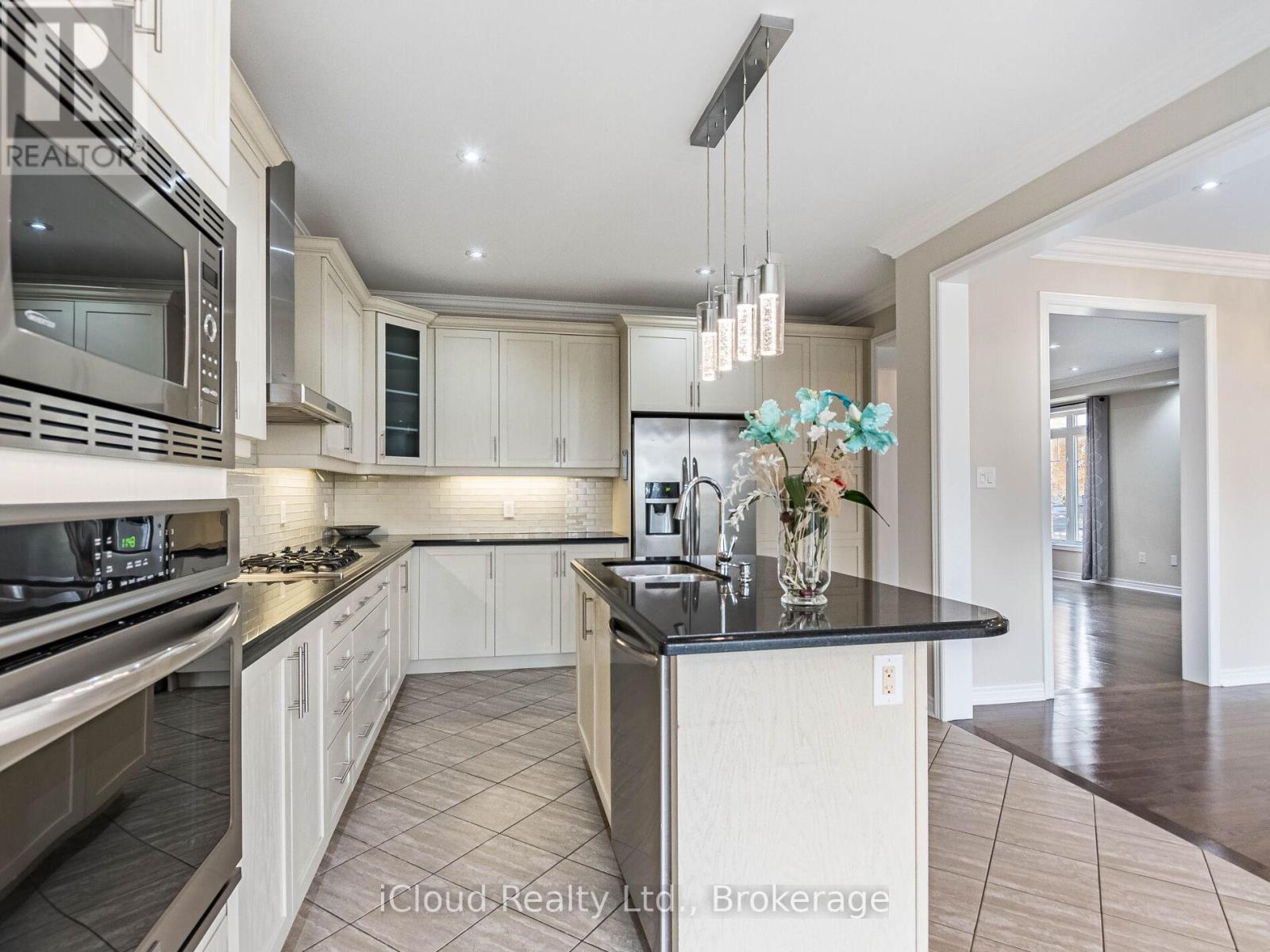 109 Kaitting Trail, Oakville, Ontario  L6M 0T6 - Photo 23 - W12405422