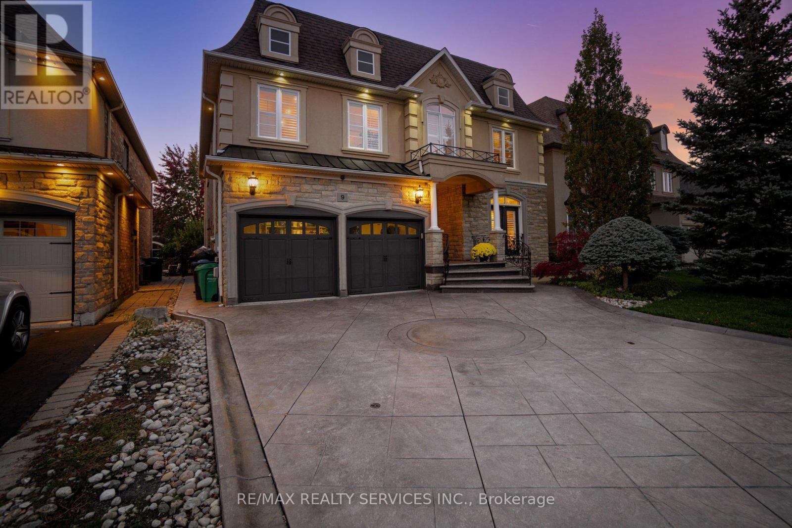 9 Concorde Drive, Brampton, Ontario L6P 1V3 - Photo 2 - W12522446