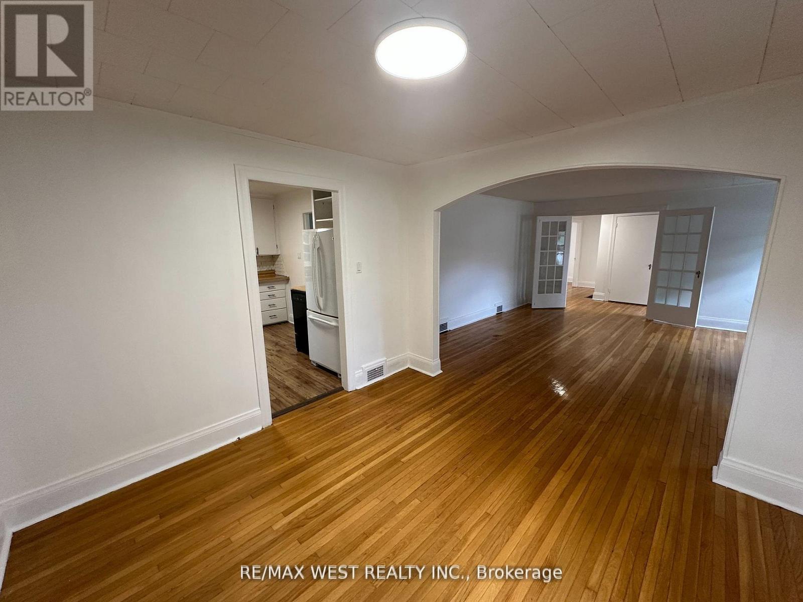 8186 Islington Avenue, Vaughan, Ontario L4L 1W7 - Photo 9 - N12525500