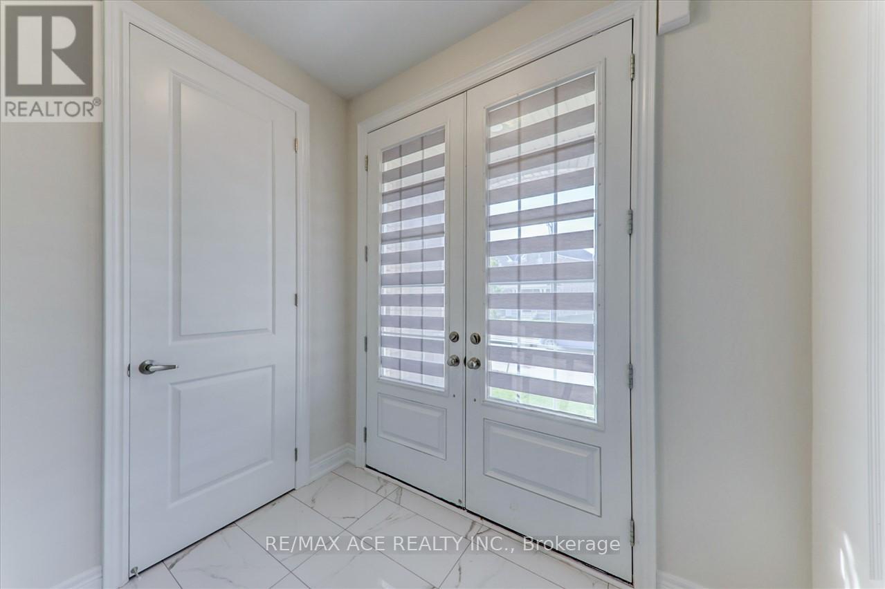 14 Hitching Post Road, Georgina, Ontario L4P 0H9 - Photo 5 - N12525520