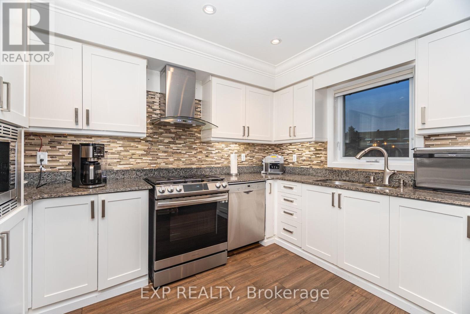 118 Solway Avenue, Vaughan, Ontario  L6A 2X1 - Photo 14 - N12525526