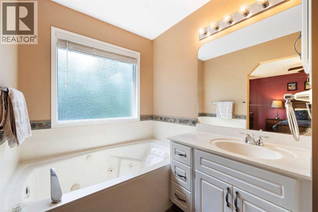 9 Valley Meadow Close Nw, Calgary, Alberta  T3B 5M1 - Photo 38 - A2250641