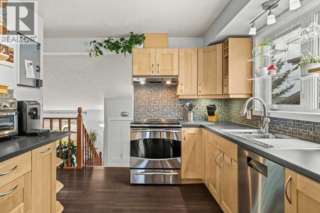 319 Hoodoo Crescent, Canmore, Alberta  T1W 1A8 - Photo 12 - A2257934