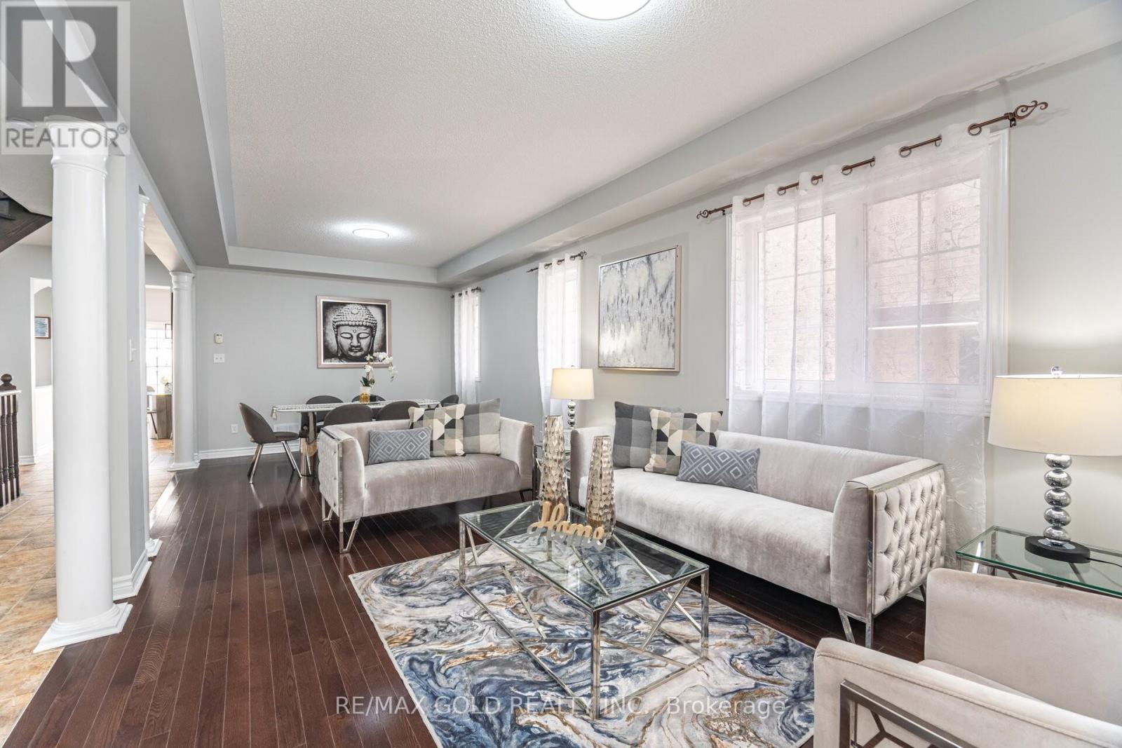 15 Oakhaven Road, Brampton, Ontario  L6P 2Y3 - Photo 4 - W12525492