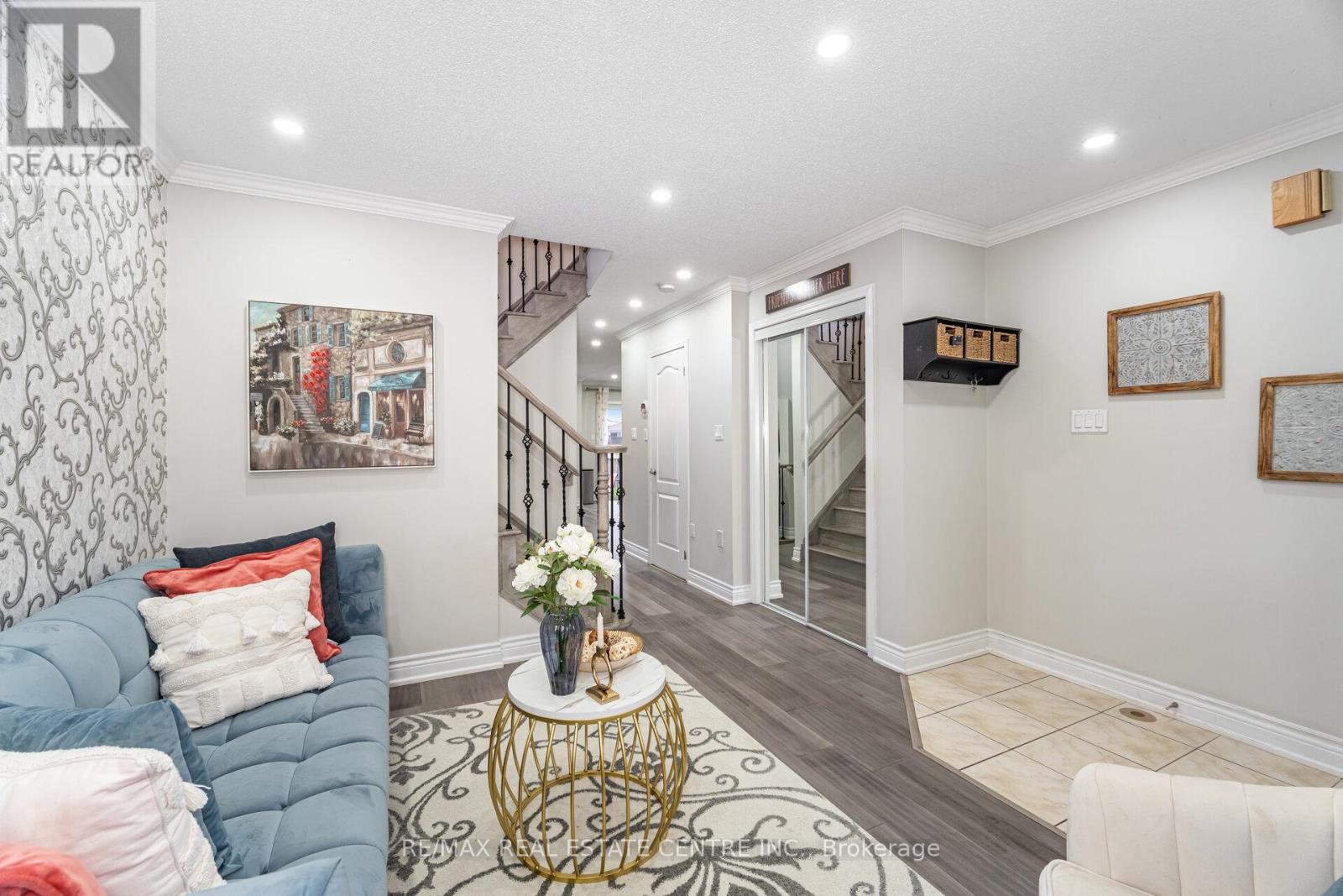 816 Hepburn Road, Milton, Ontario  L9T 0K6 - Photo 5 - W12525538