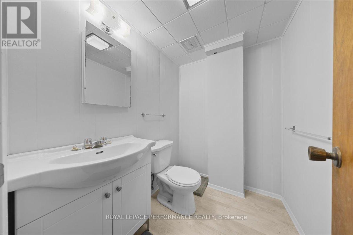 234 Knox Crescent, Ottawa, Ontario K1G 0K8 - Photo 34 - X12525068