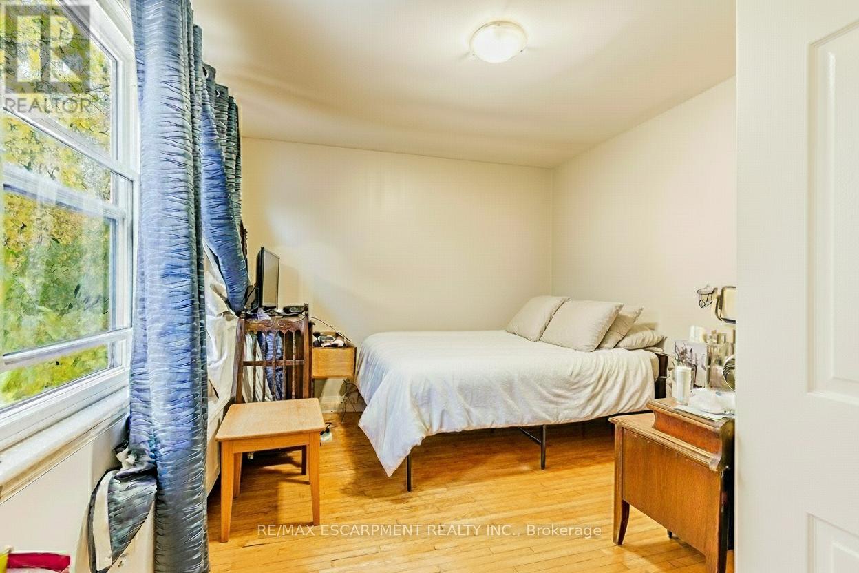 172 Markland Street, Hamilton, Ontario  L8P 2K5 - Photo 22 - X12525466