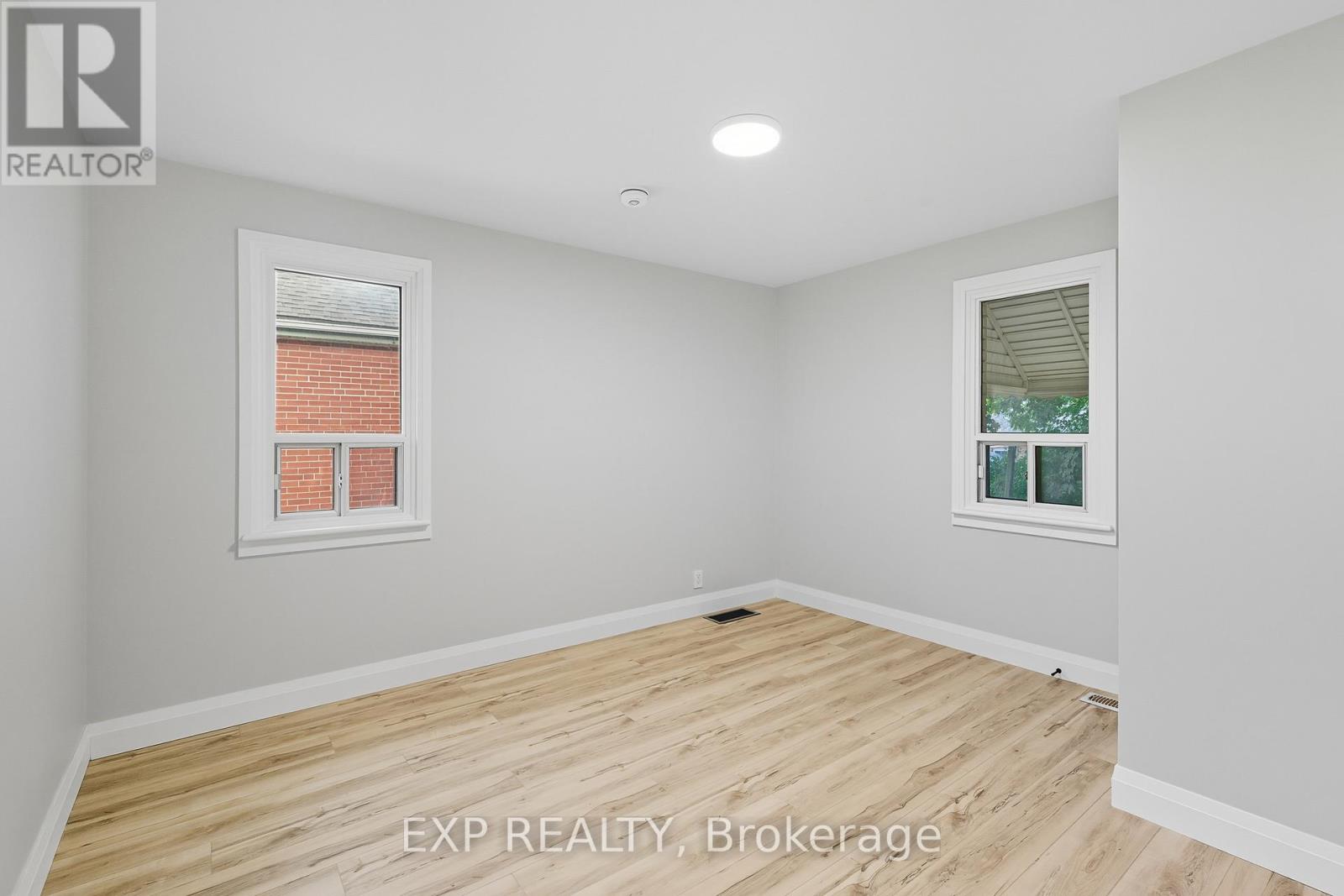 Upper - 397 East 28th Street, Hamilton, Ontario  L8V 3J9 - Photo 10 - X12525482