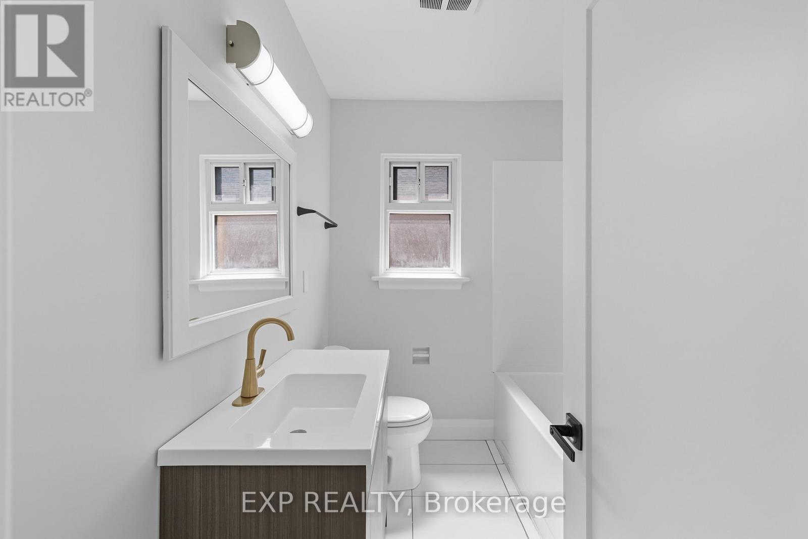 Upper - 397 East 28th Street, Hamilton, Ontario  L8V 3J9 - Photo 13 - X12525482