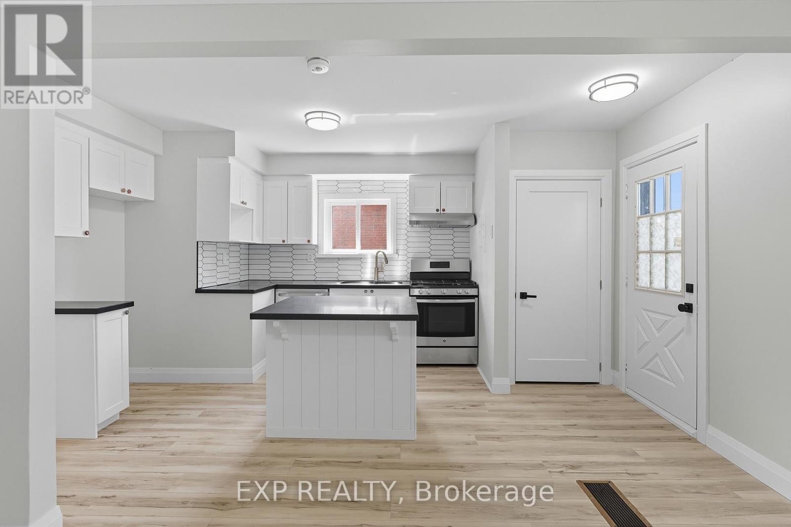 Upper - 397 East 28th Street, Hamilton, Ontario  L8V 3J9 - Photo 4 - X12525482