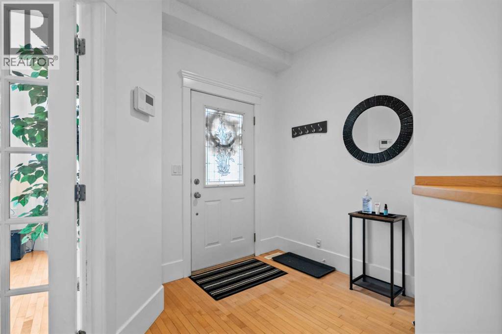 Property at 3111 39 Street SW image 2