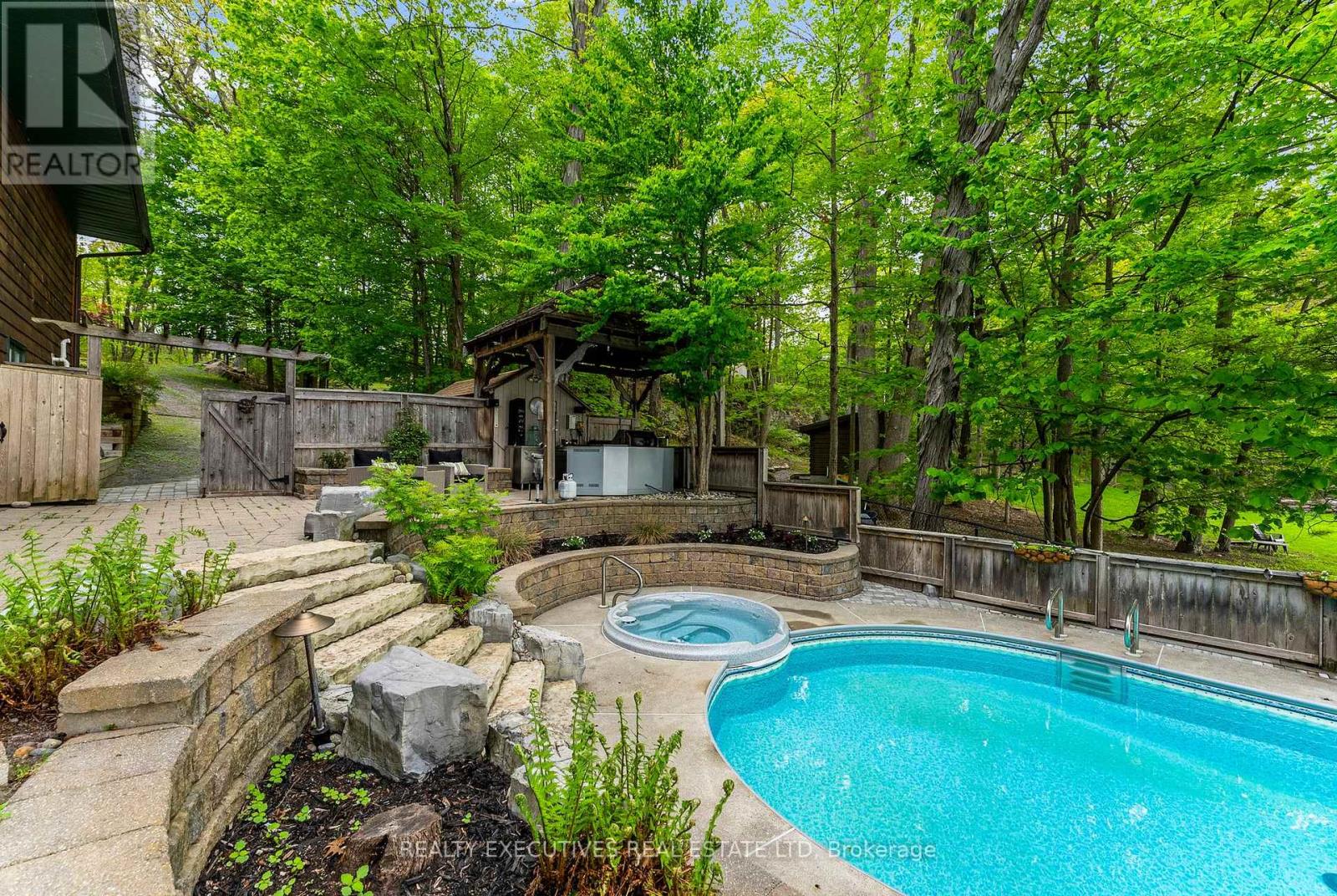 106 Black Snake Lane N, Frontenac Islands, Ontario  K0E 1L0 - Photo 25 - X12369002