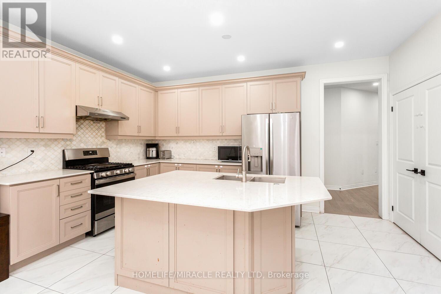 3 Farringdon Crescent, Brampton, Ontario  L7A 4Z5 - Photo 12 - W12519424