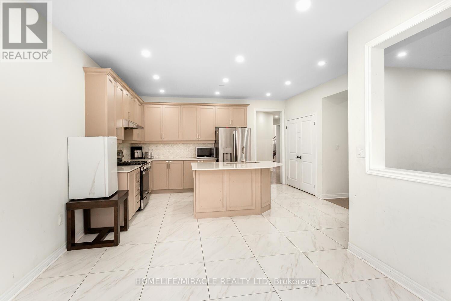 3 Farringdon Crescent, Brampton, Ontario  L7A 4Z5 - Photo 11 - W12519424