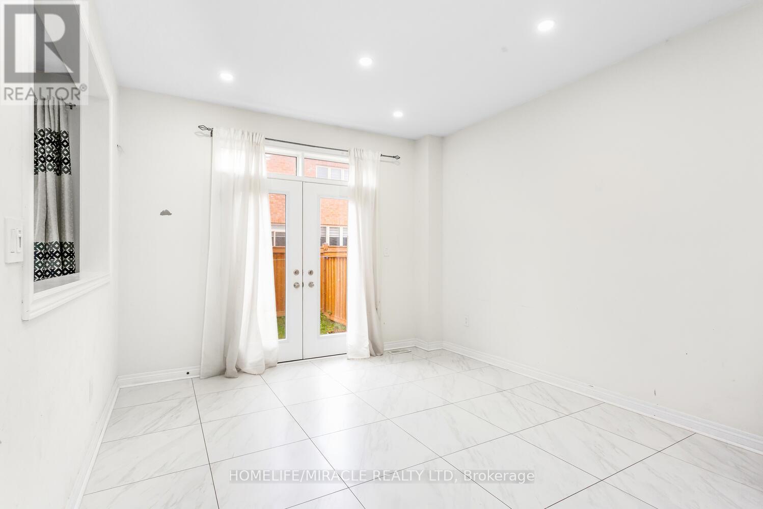 3 Farringdon Crescent, Brampton, Ontario  L7A 4Z5 - Photo 10 - W12519424