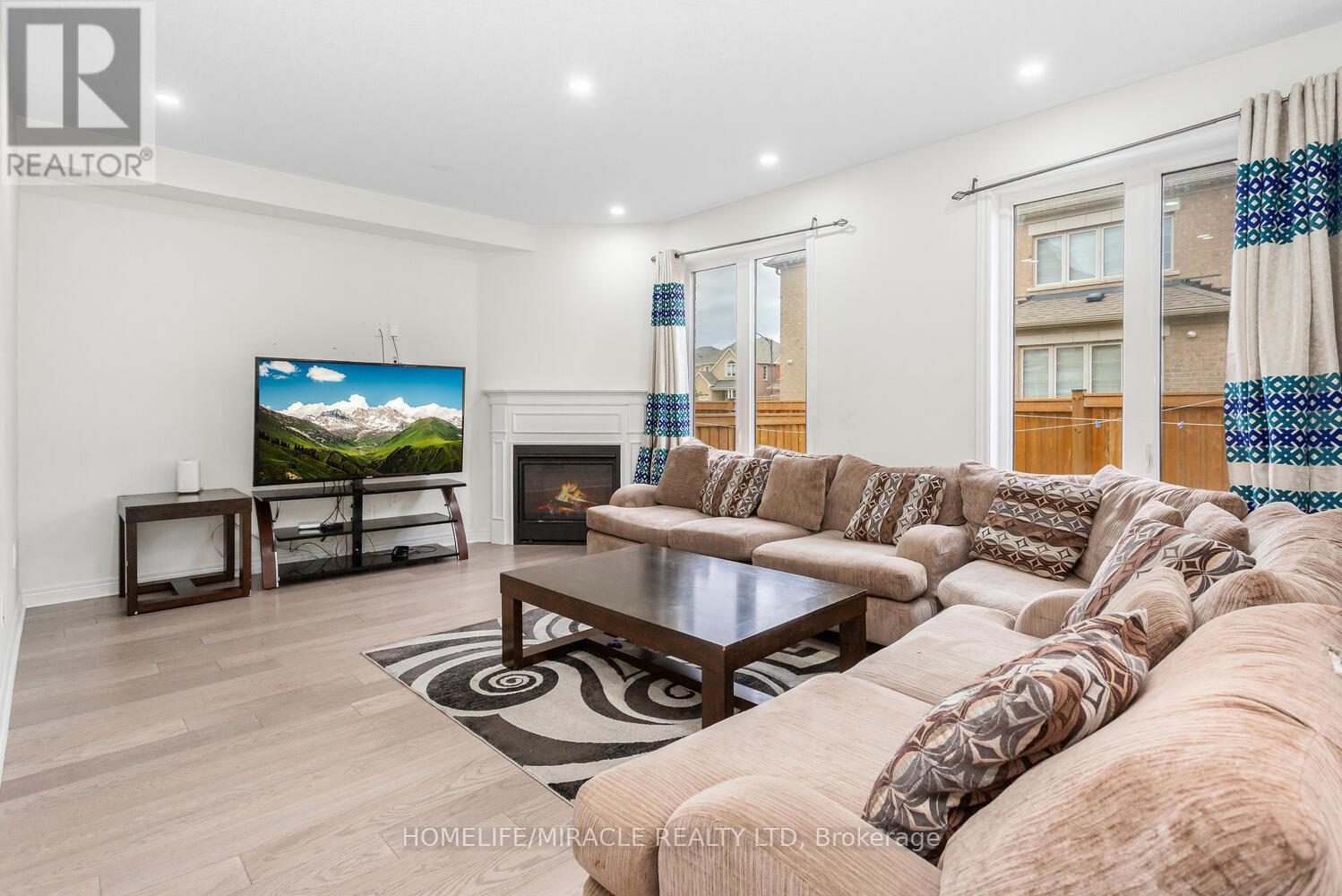 3 Farringdon Crescent, Brampton, Ontario  L7A 4Z5 - Photo 7 - W12519424