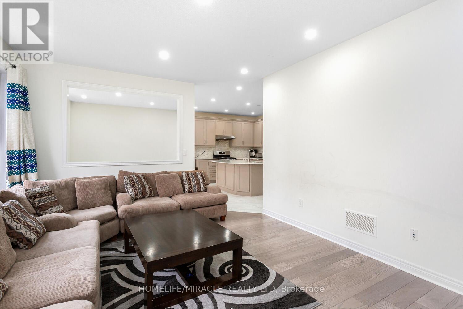 3 Farringdon Crescent, Brampton, Ontario  L7A 4Z5 - Photo 8 - W12519424