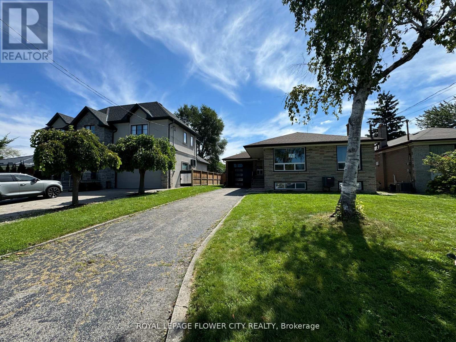 221 ACTON AVENUE, Toronto, Ontario