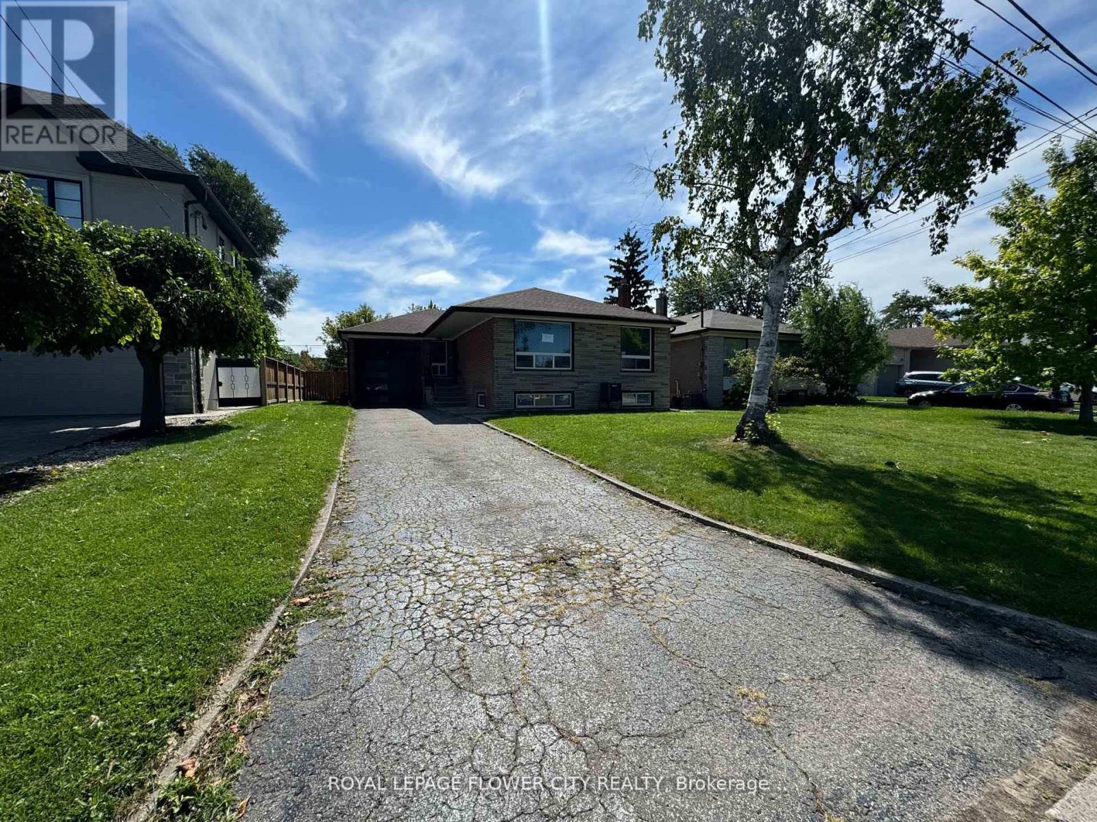 221 Acton Avenue, Toronto, Ontario  M3H 4H8 - Photo 2 - C12525550