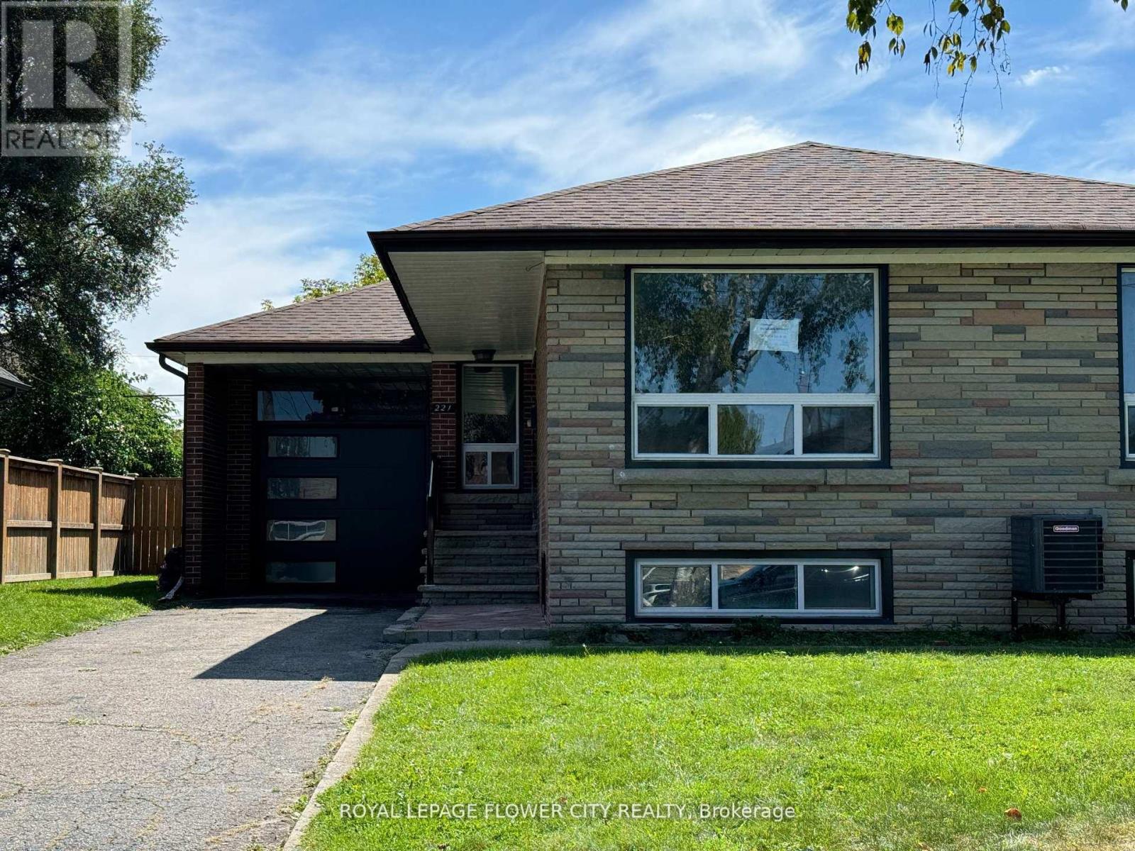 221 Acton Avenue, Toronto, Ontario  M3H 4H8 - Photo 5 - C12525550