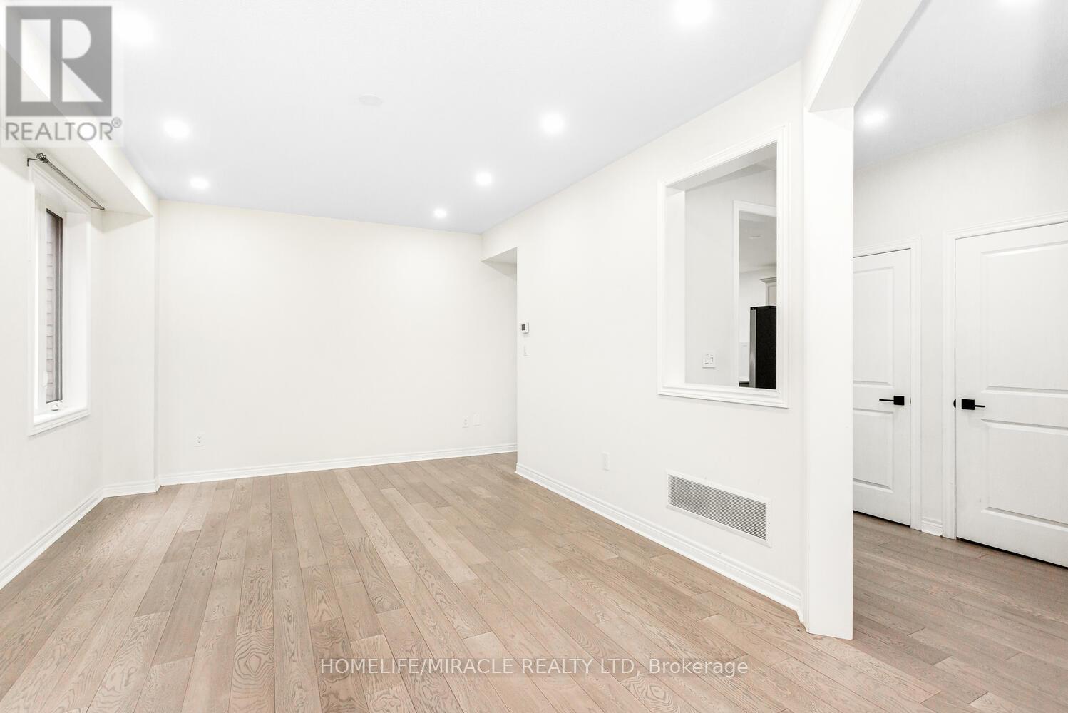 3 Farringdon Crescent, Brampton, Ontario  L7A 4Z5 - Photo 6 - W12519424